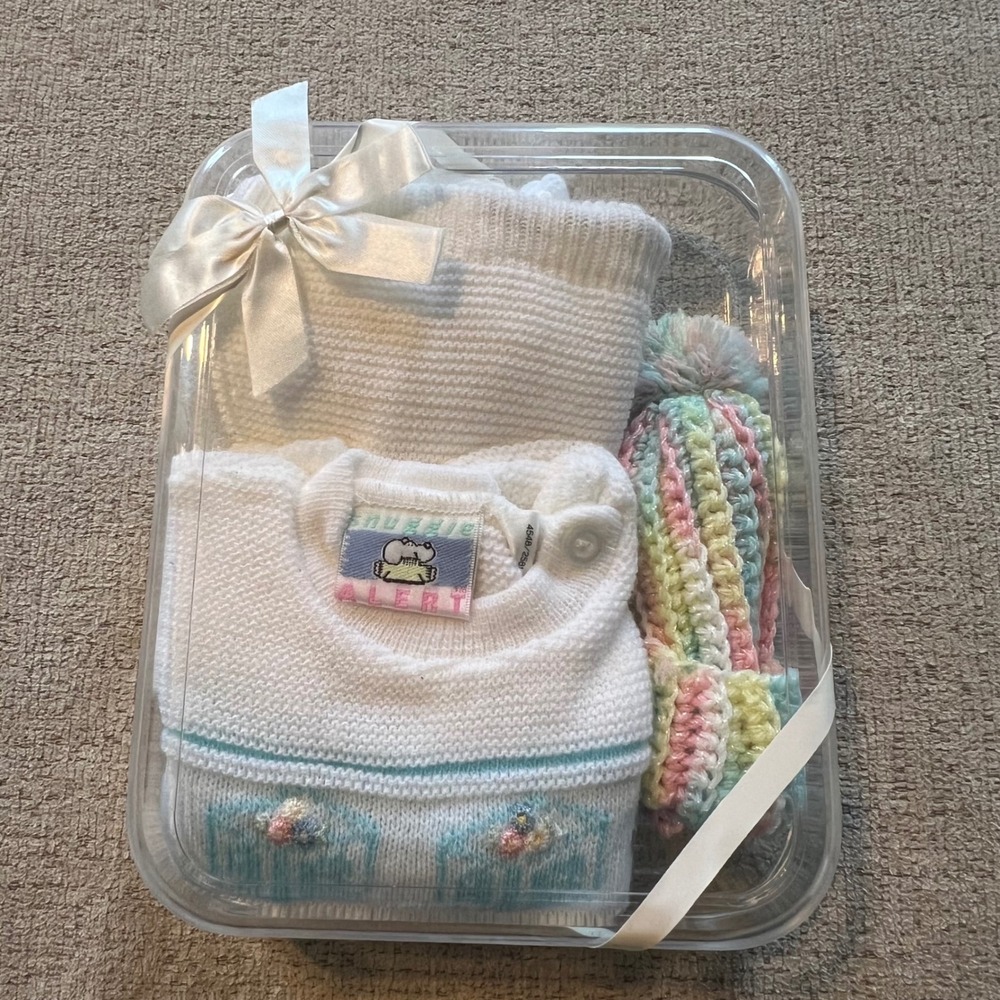 Vintage Snuggle Alert Baby Knit Sweater Footed Pants Beanie Set White Blue 6-9M